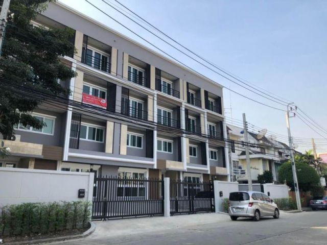 RT187 :: Townhouse 3.5 ชั้นใหม่เอี่ยมให้เช่่า  ใกล้ซีคอนศรีนครินทร์ ซอยศรีนครินทร์ 45