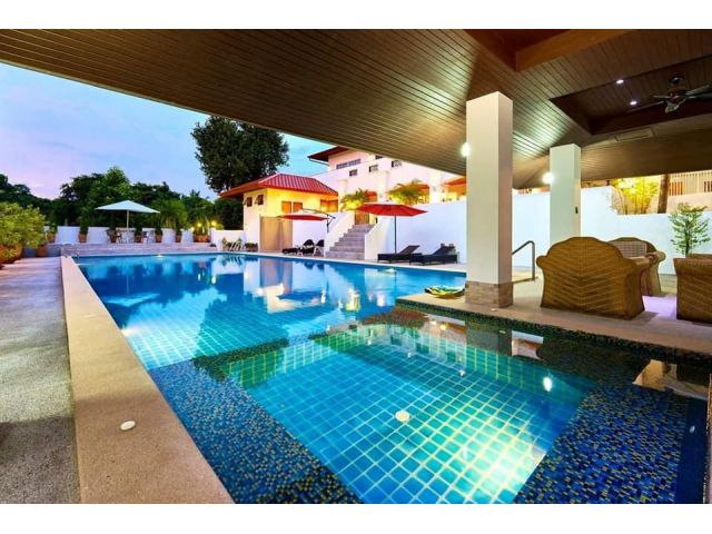 บ้านพร้อมสระว่ายน้ำ คุณภาพ เนื้อที่ใหญ่ เฟอร์นิเจอร์หรู ใกล้ห้าง Well Designed and Constructed Pool Villa in Prime Area