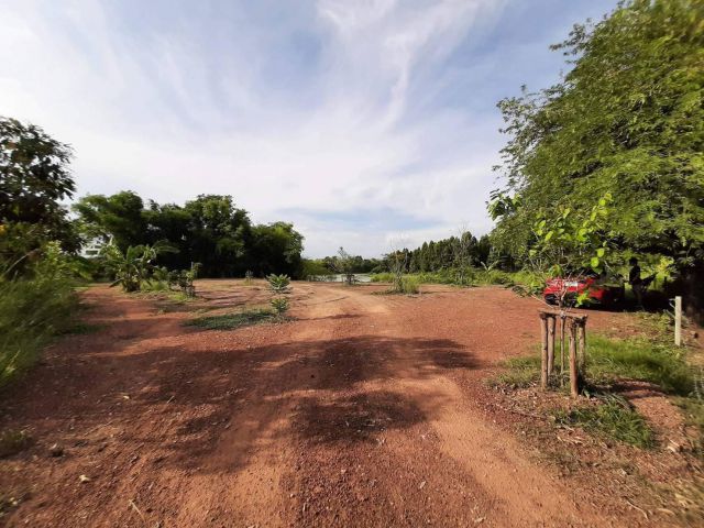 ขายที่ดินบ้านสร้างติดแม่น้ำปราจีน 1 ไร่ ถมแล้วพร้อมสวนผลไม้บางส่วนแถมที่งอก 100 ตรว. จ.ปราจีนบุรี