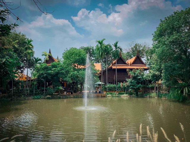 ขายบ้านเรือนไทยพร้อมร้านกาแฟที่สวยเหมาะกับธุรกิจ