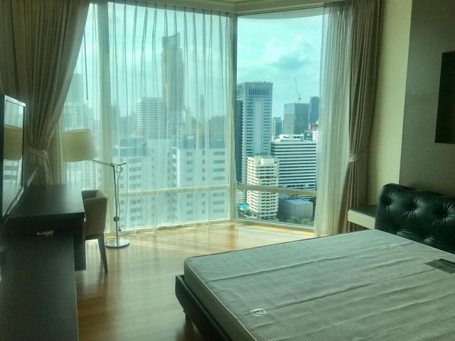 For Sale ROYCE Private Residences 3 beds  hight floor Fully furnished (S03-1203)