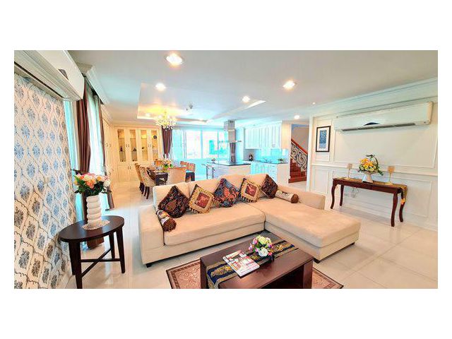 Luxury Service Apartment for rent Sukhumvit 39 Duplex Penthouses 4 bedrooms 4 bathroom Tel +66-62-993-5546