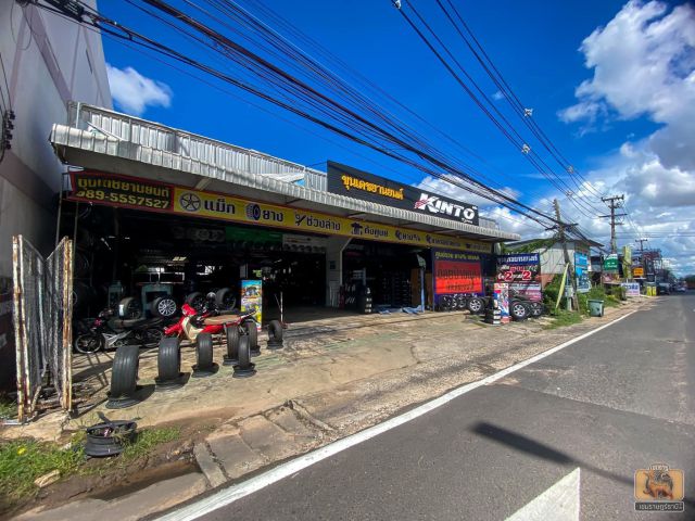 ที่ทำเลทองติดถนนชยางกูร ใกล้แยกวนารมย์(ฝั่งเข้าเมือง) ตรงข้ามบิ้กซีอุบลราชธานี หน้ากว้าง20กว่าเมตร พื้นที่157ตรว. เหมาะท