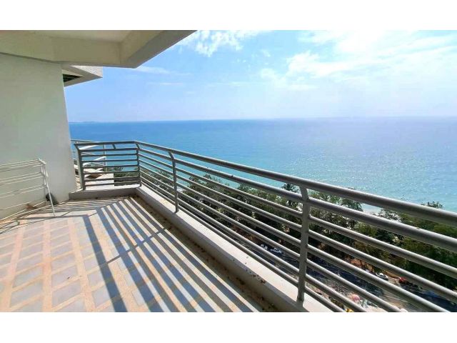 19 floor condo in the Royal Rayong. Price 2,300,000 THB