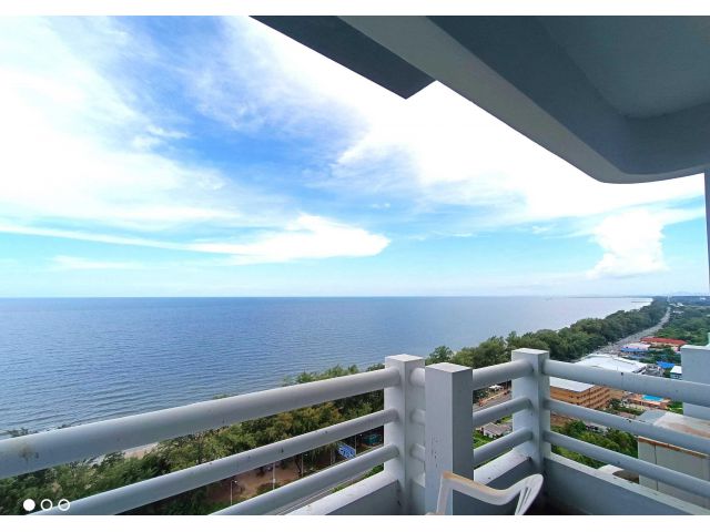 19th floor beach condo with amazing sunset views. Price 1,950,000 THB