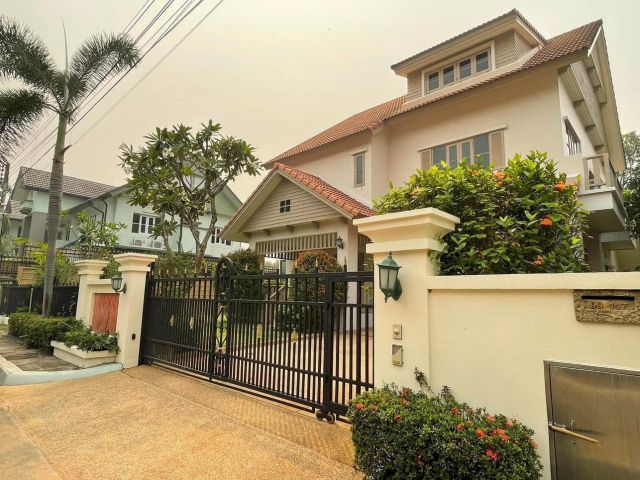 H706-2-story house, Laddarom Elegance Village, Nong Pa Khrang. Mueang Chiang Mai, Chiang Mai