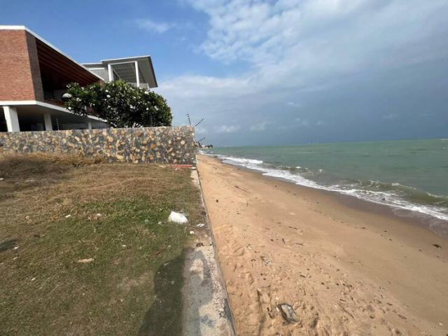 ขายที่ดิน ติดทะเล หาดพลา ระยอง 275 ตรว