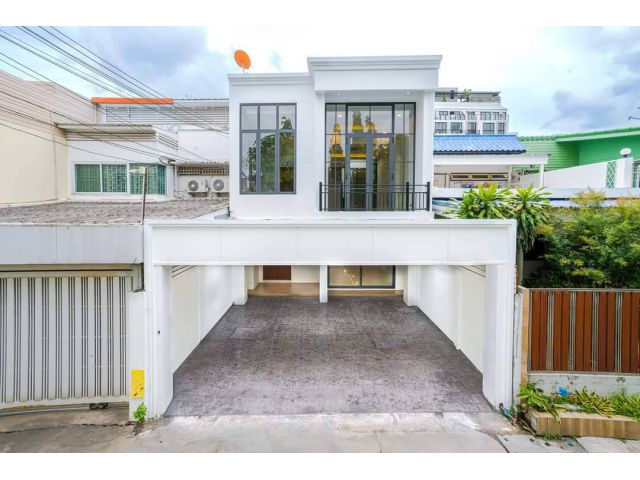 ขายบ้านเอกมัย 12 สุขุมวิท House for sale Ekkamai Sukhumvit ทาวน์โฮมเอกมัย 4 ห้องนอน 4 ห้องน้ำ ที่ดิน 33 ตร.ว บ้านสวยทำให