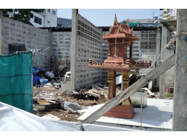 Sale land with area 60 sq.wah special price at Sukhumvit 54-50 entrance to soi BTS Onnut - Phrakhanong