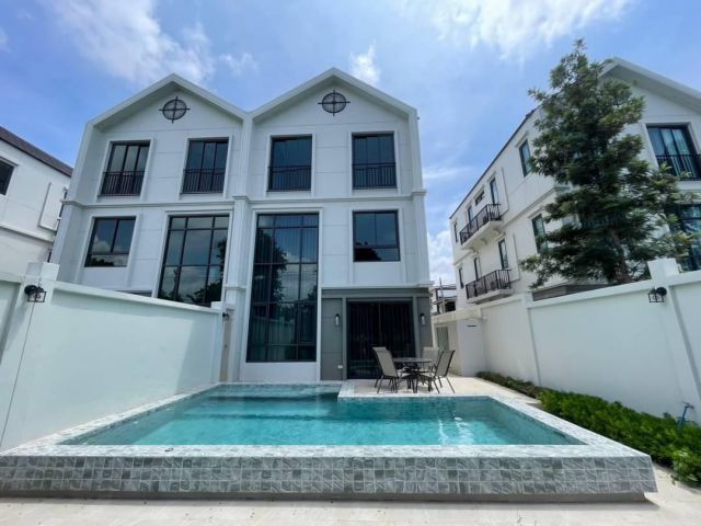 บ้าน Pool Villa 3 ชั้น ด้านหลังติดคลองน้ำแม่ข่า English colonate style & สถาปัตยกรรมยุโรปหรูหรา