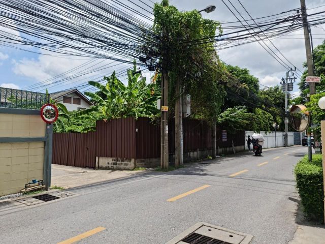 ขาย ที่ดินแปลงมุม เนื้อที่ 101ตรว. ติดถนนเมนในซอยปรีดีย์14 สุขุมวิท 71