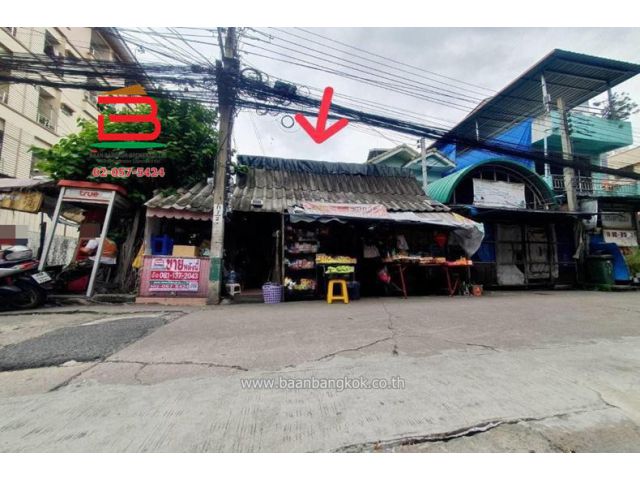 ที่ดินพร้อมบ้าน ซอยปรีดีพนมยงค์ 34 เนื้อที่ 33.7 ตรว. ใกล้รร.เซนต์แอนดรูว์ส ถนนสุขุมวิท 71 แขวงคลองตัน เขตวัฒนา(คลองเตย)