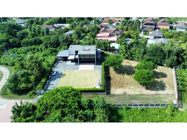 For Sale!! A Modern Loft House over 1.5 Rai of land in Sankampaeng, Chiang Mai.