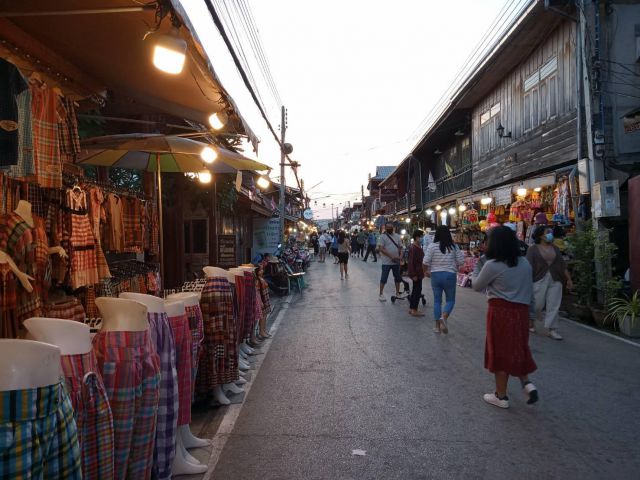 ขายเกสเฮ้าติดแม่นำ้โขง ติดถนนคนเดินเชียงคาน พร้อมกิจการสภาพดี100% ย่านทำเลทองที่มีนักท่องเที่ยวมากที่สุด