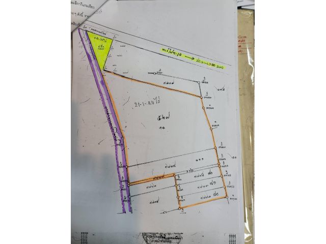 ที่ดิน 21 -1-44 ไร่ หน้ากว้าง 52 เมตร ติดถนนราษฏร์พลี 2 ติดถนน 2 ด้าน ห่างชายหาดชะอำ 1.2 กิโล ห่างถนนเพชรเกษม 180 เมตร