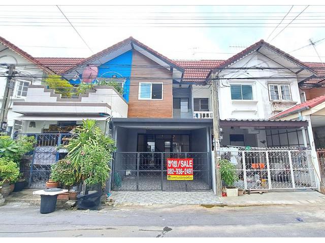 ขายทาวน์เฮาส์ 2 ชั้น 16.3 ตรว. รามอินทรา40 แยก8  ใกล้สถานีรถไฟฟ้า